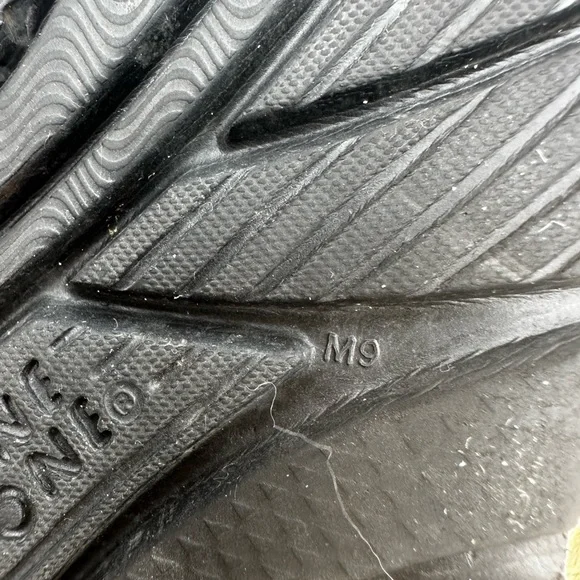 Hoka One Sandles / Flip Flops, men’s size 9.   Awesome with low use. - Picture 4 of 6